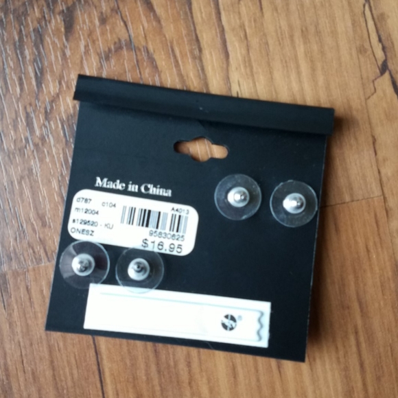 💕 SOLD! NEW Lane Bryant Cubic Zirconia Earrings - Picture 4 of 4